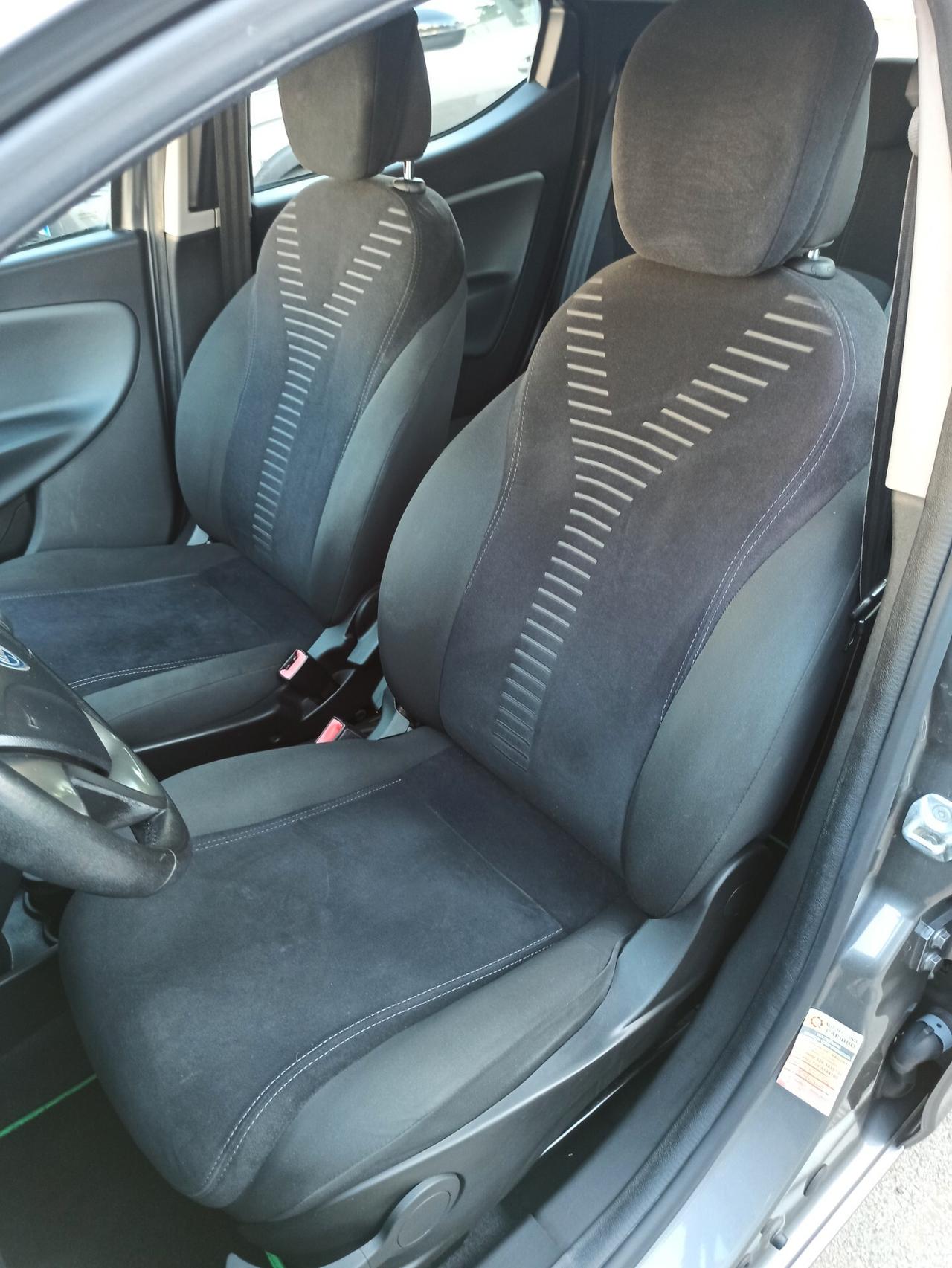 Lancia Ypsilon 1.2 69 CV 5 porte S&S Gold