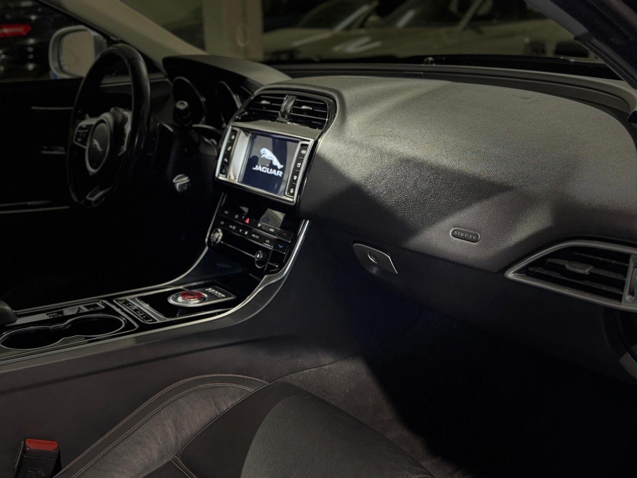 JAGUAR XE*2.0*180 CV*AWD*R-LINE*