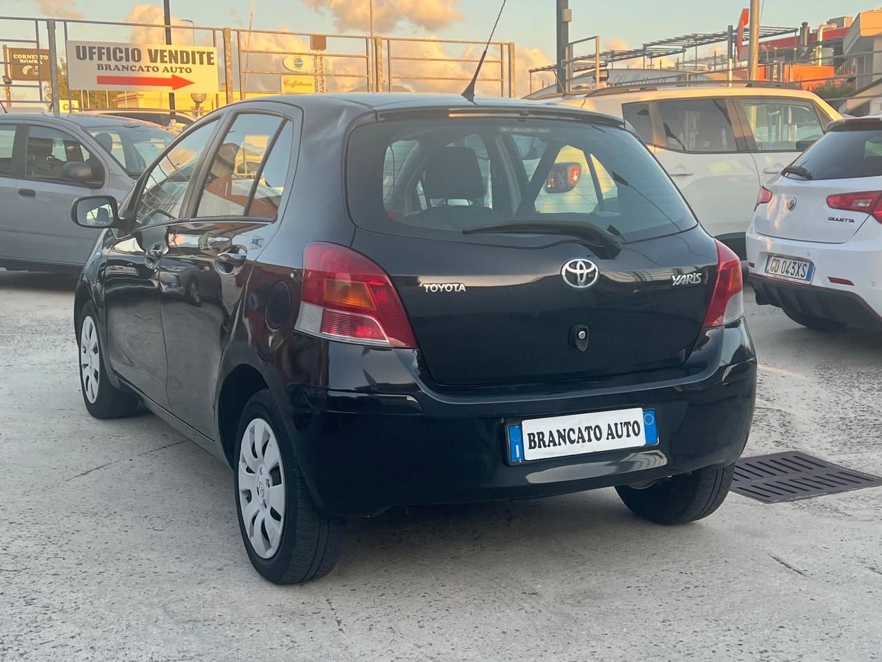Toyota Yaris 1.0 5 porte