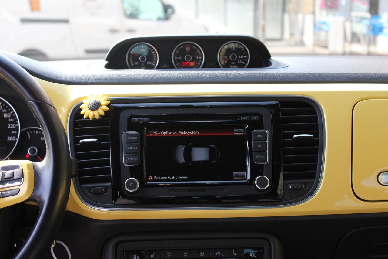 Volkswagen Maggiolino 1.2 TSI Design 105CV – Cerchi 18”, Sound Fender, Sedili Riscaldati