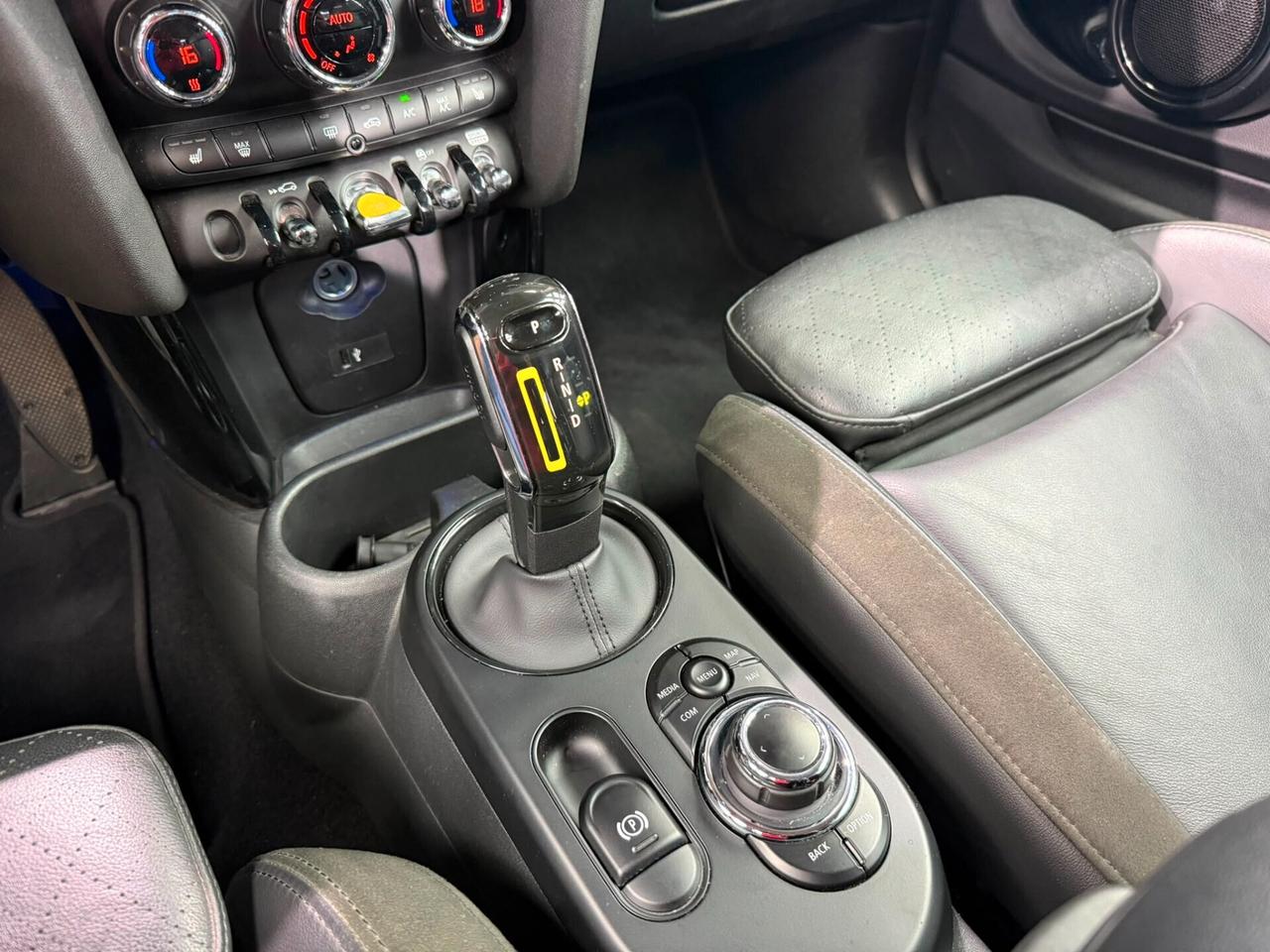 Mini Full Electric Cooper SE Resolute (990)