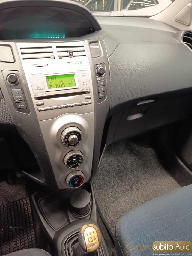 TOYOTA Yaris 1.0 5 porte