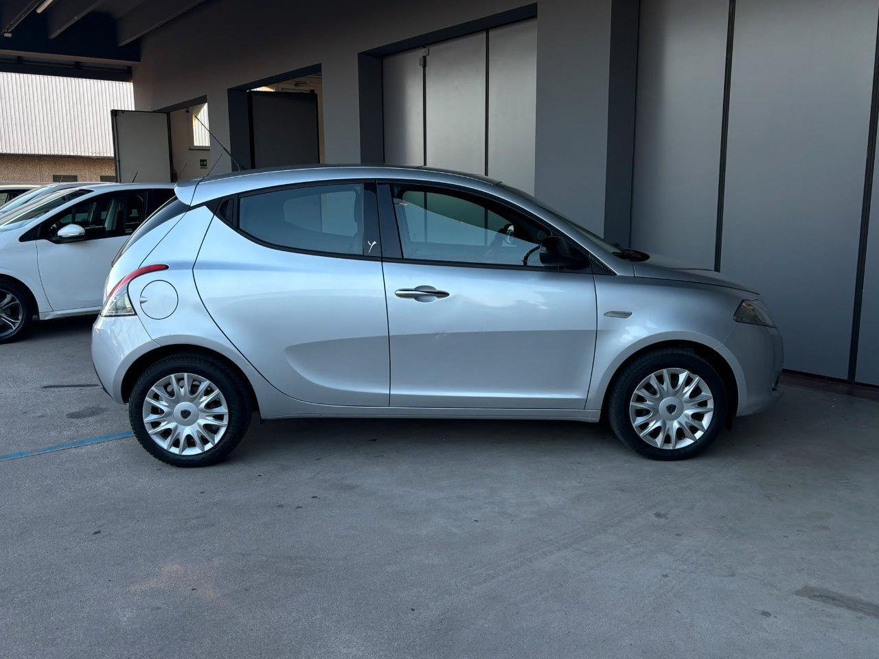Lancia Ypsilon 5 Porte Ypsilon 1.2 8v Silver s&s 69cv E6