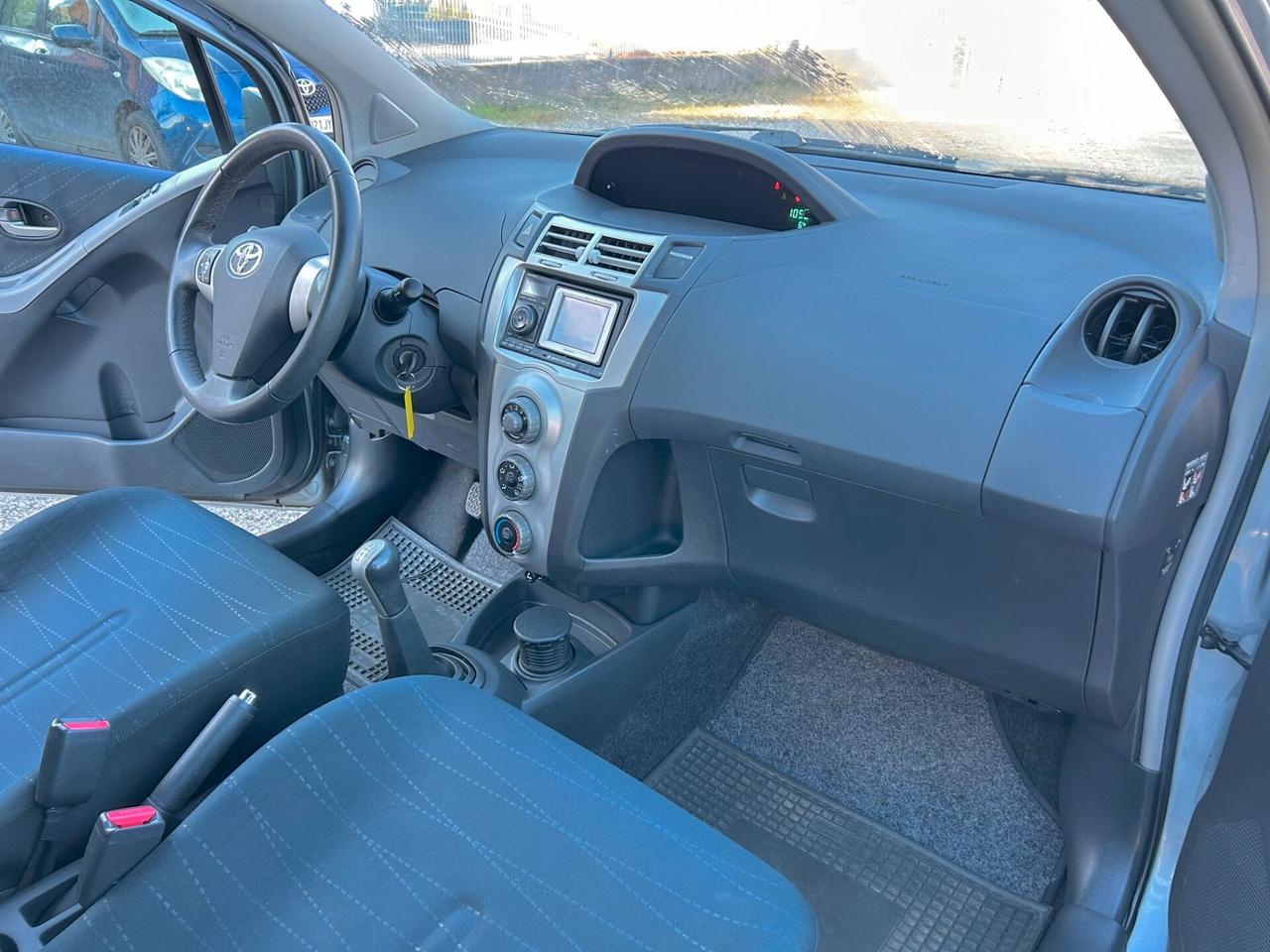 Toyota Yaris 1.3 3 porte Navi - UNIPROPRIETARIO