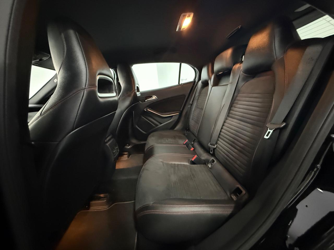 MERCEDES- BENZ GLA 200 D 136CV AMG PREMIUM PLUS 4MATIC
