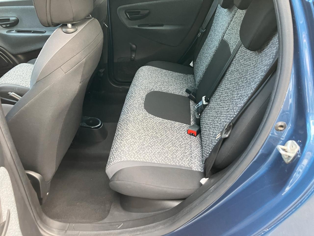 Lancia Ypsilon 1.0 FireFly 5 porte S&S Hybrid Silver