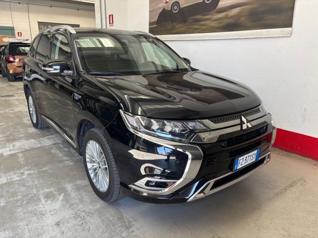 MITSUBISHI Outlander 2.4 MIVEC 4WD PHEV Instyle Plus SDA