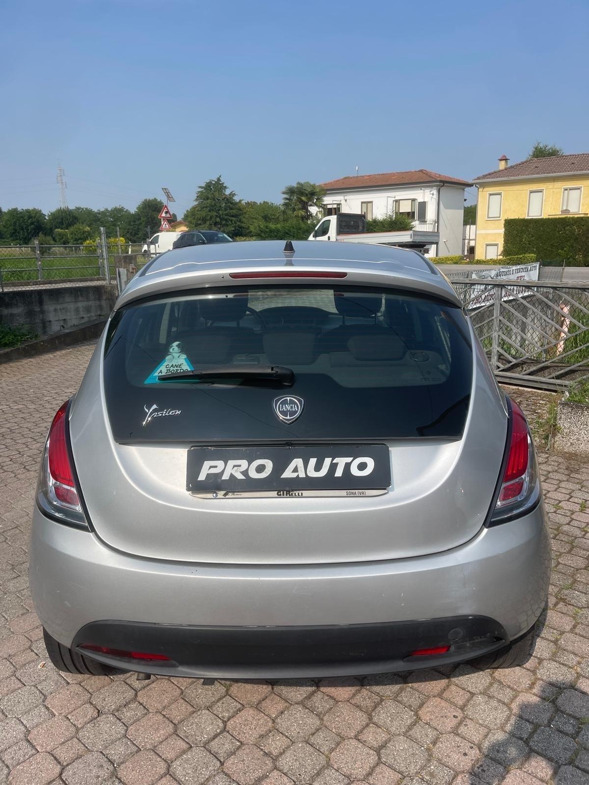 Lancia Ypsilon 1.2 69 CV 5 porte S&S Silver