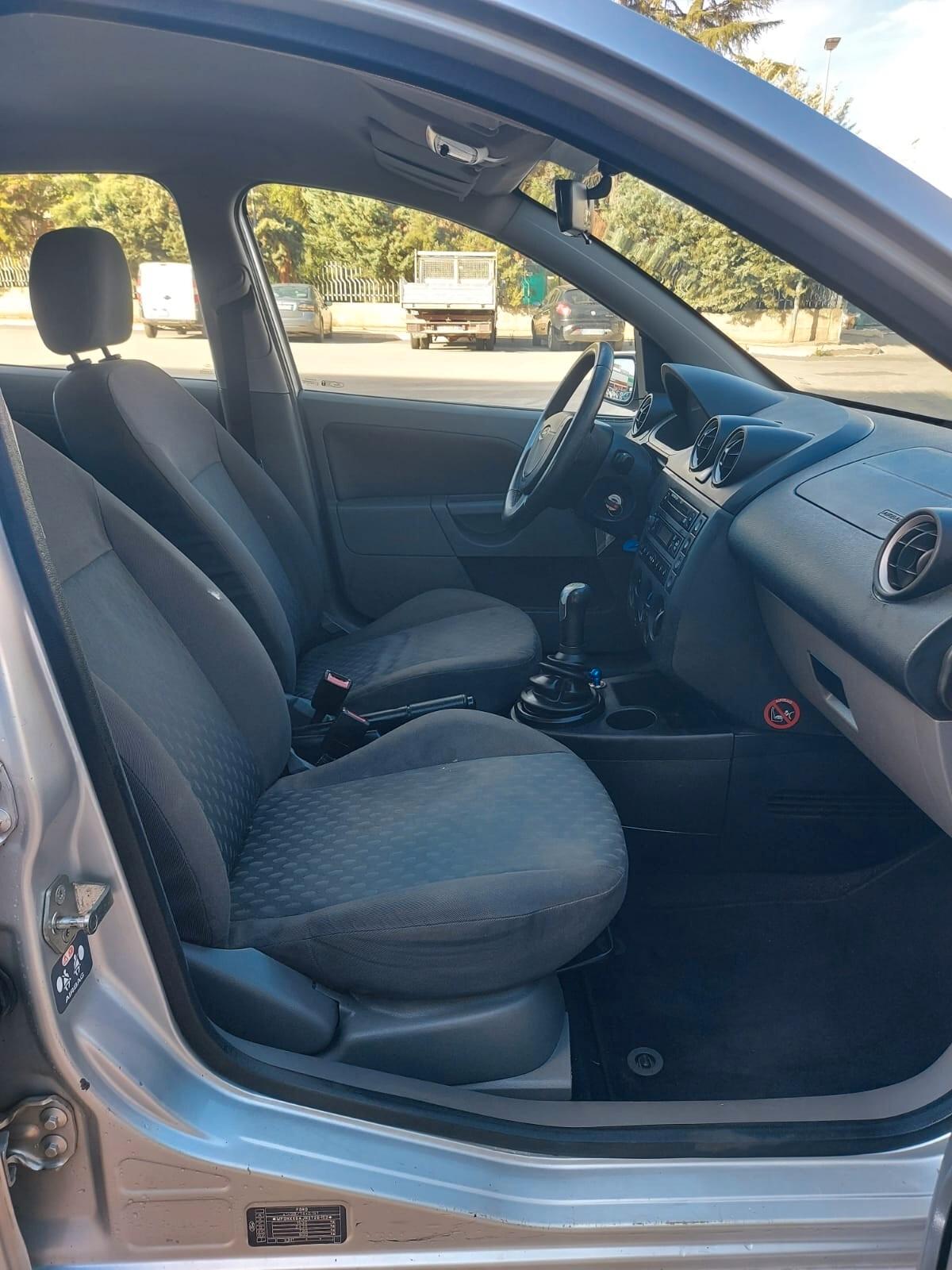 Ford Fiesta 1.4 16V 5p. Ghia