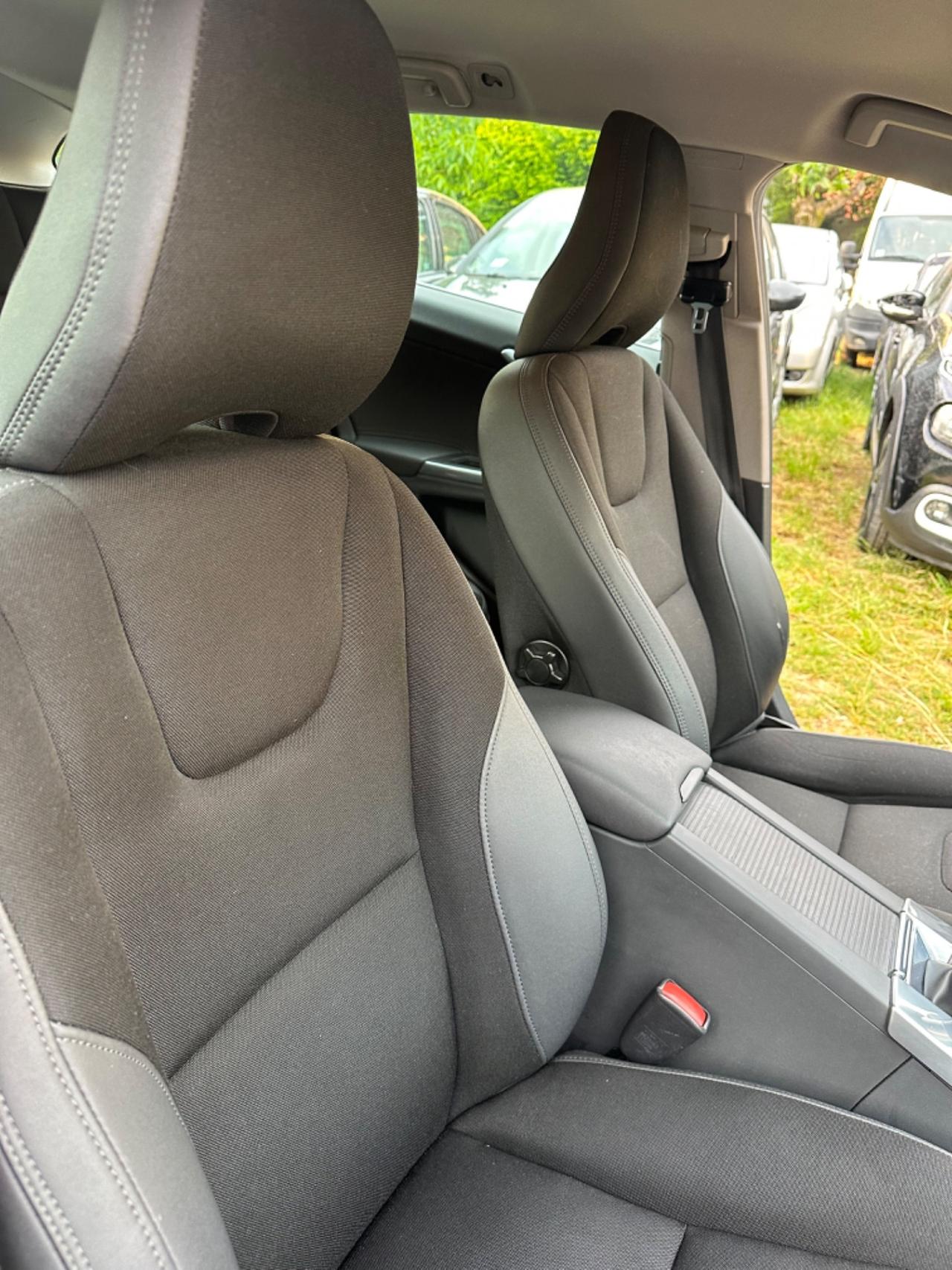 Volvo V60 D2 1.6 MOMENTUM KMCERT GARANZ UNICOPR
