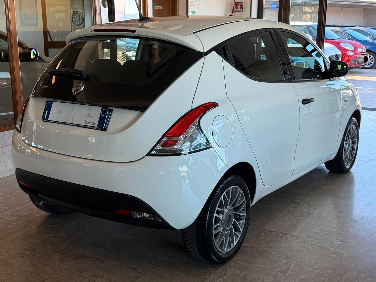 Lancia Ypsilon 1.2 69 cv. ELEFANTINO BLU
