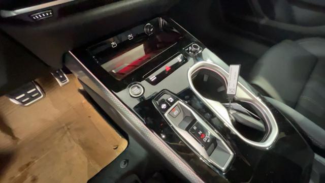 AUDI A6 Avant TDI 150 kW S tronic quattro S line edition