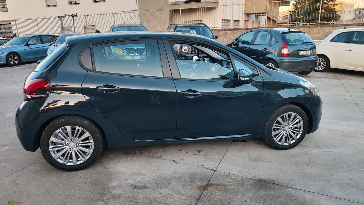 Peugeot 208 BlueHDi 75 5 porte Touch