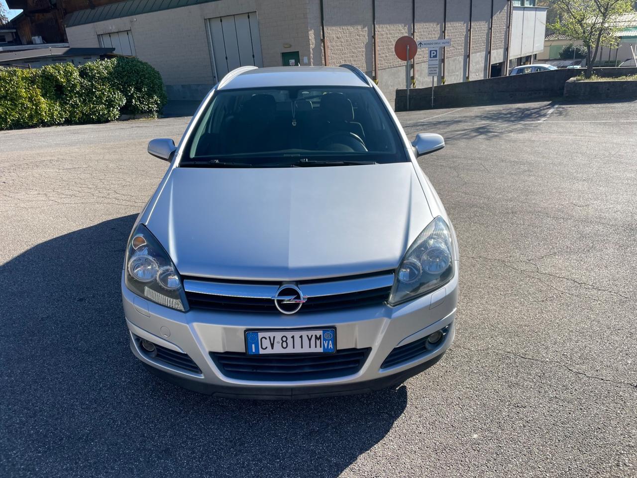 Opel Astra 1.6 16V Twinport 5 porte Cosmo