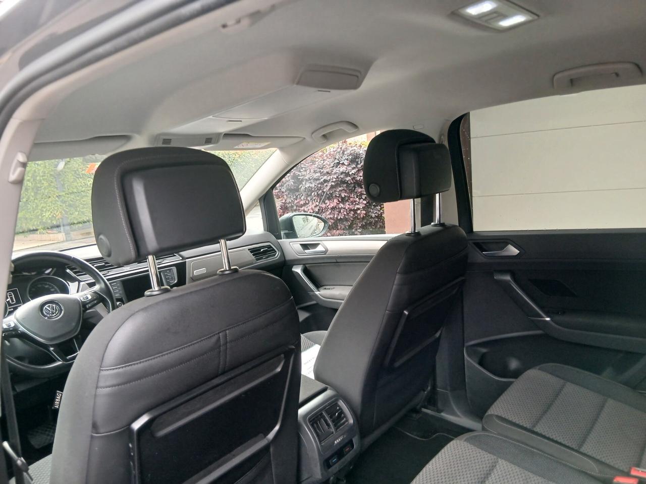 Volkswagen Touran 1.4 TSI DSG Executive BlueM 7 posti tua a € 199 mese