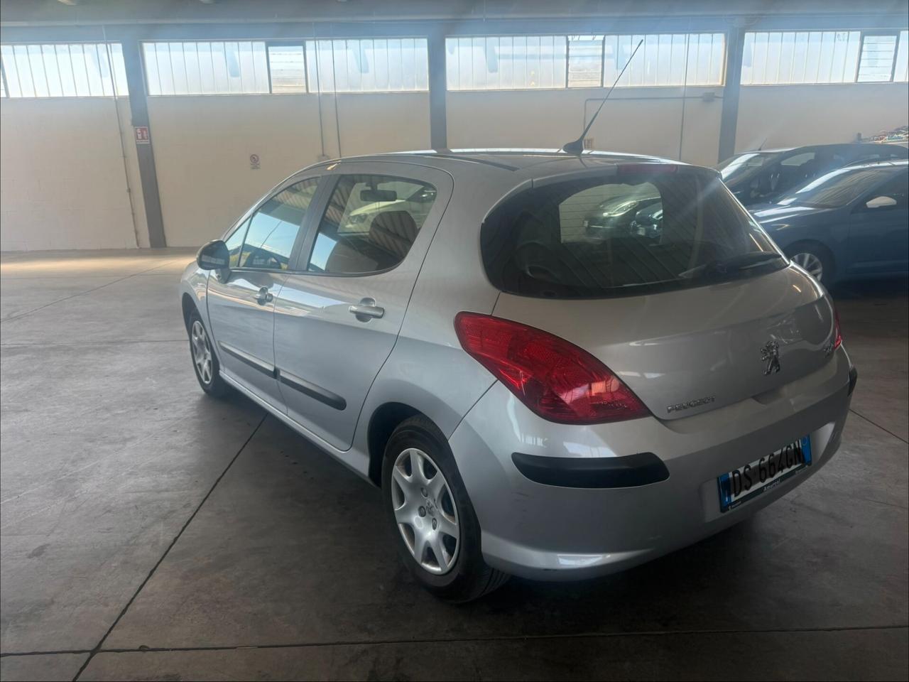 Peugeot 308 1.4 VTi 95CV 5p. Premium