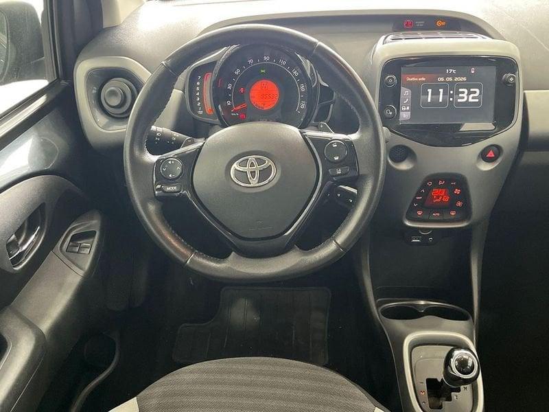 Toyota Aygo Aygo 5p 1.0 x-play m-mt 72cv