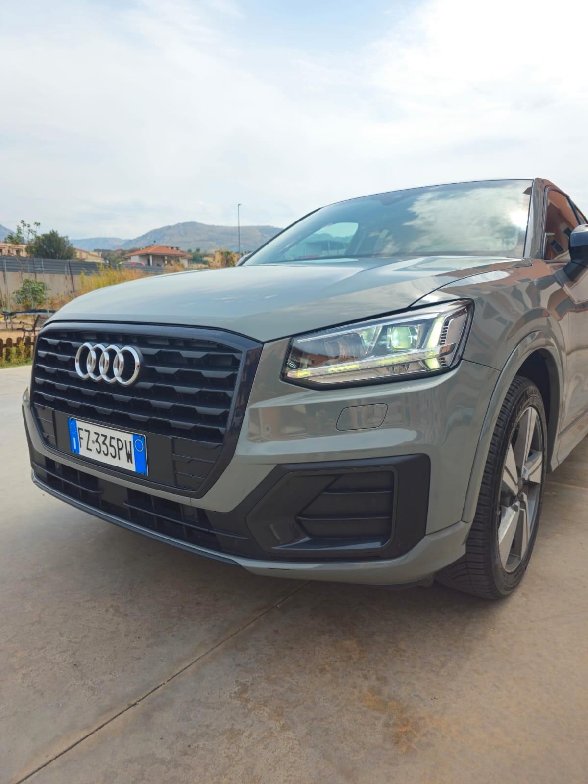 Audi Q2 30 TDI S tronic Identity Black