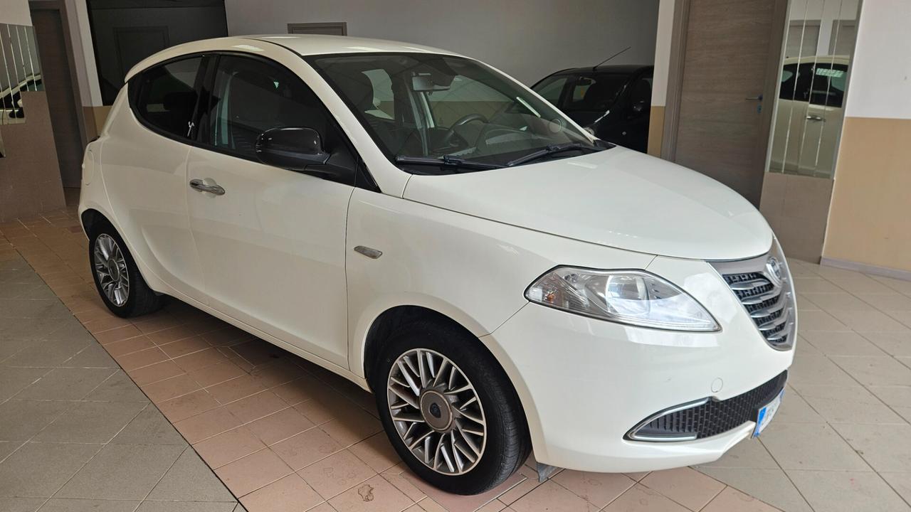 Lancia Ypsilon 1.2 69 CV 5 porte S&S Platinum