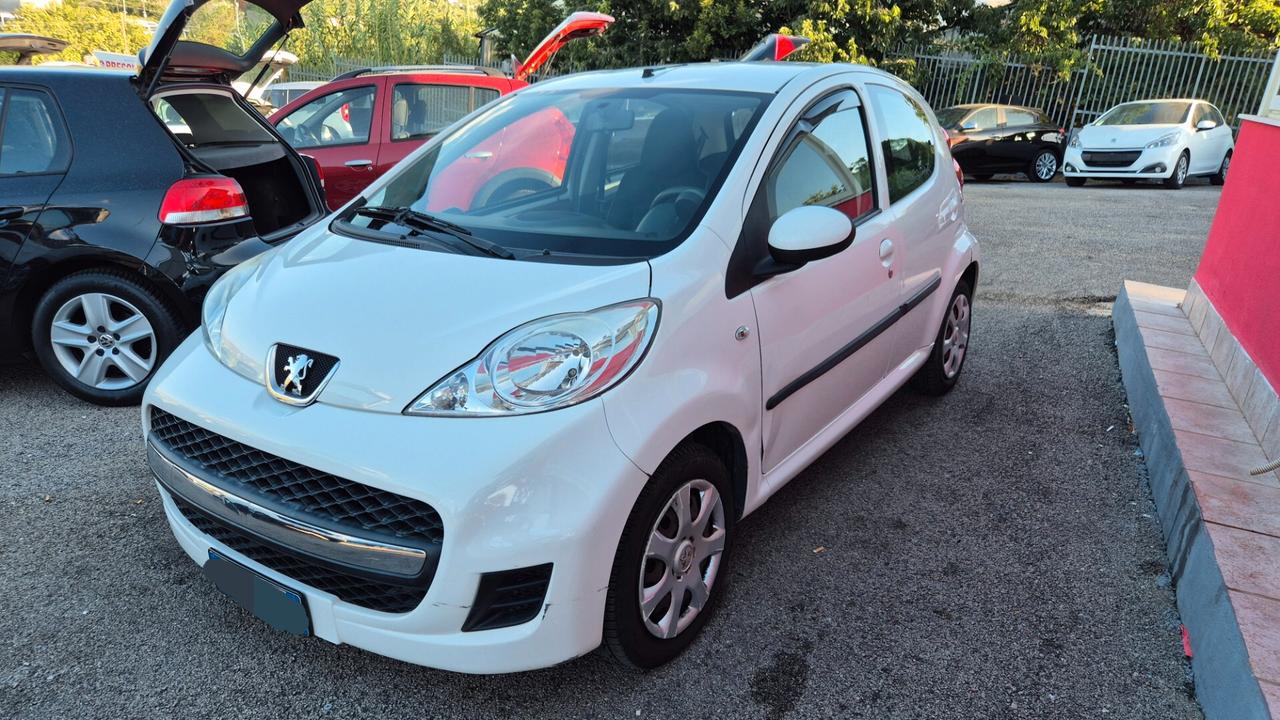 Peugeot 107 1.0 68CV 5p. Sweet Years 2Tronic