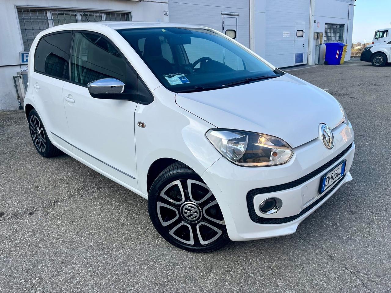 VW Up 1.0benz 2014 144.000km perfetta per neopatentati