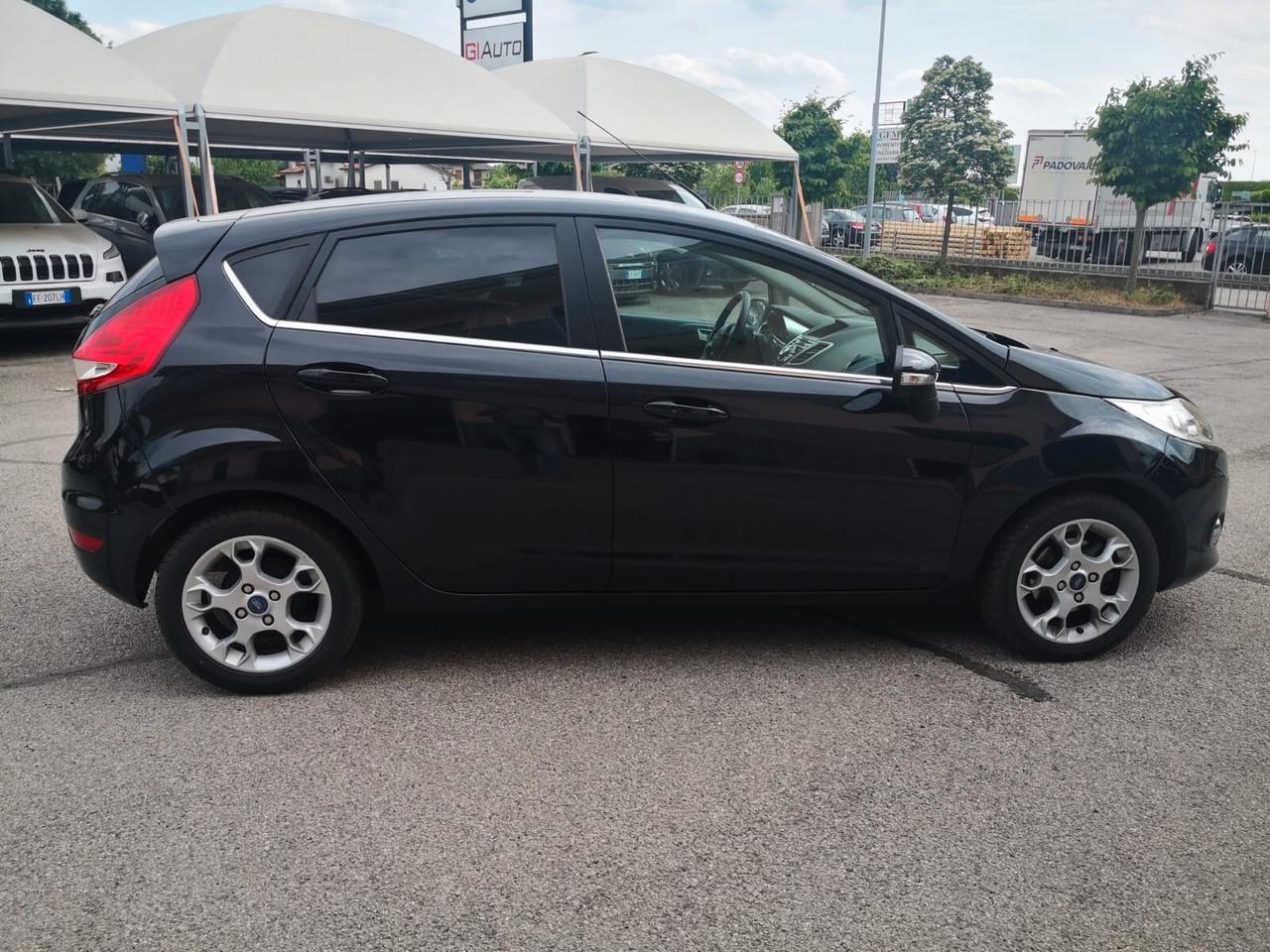 Ford Fiesta 1.4 TDCi 70CV 5 porte Titanium