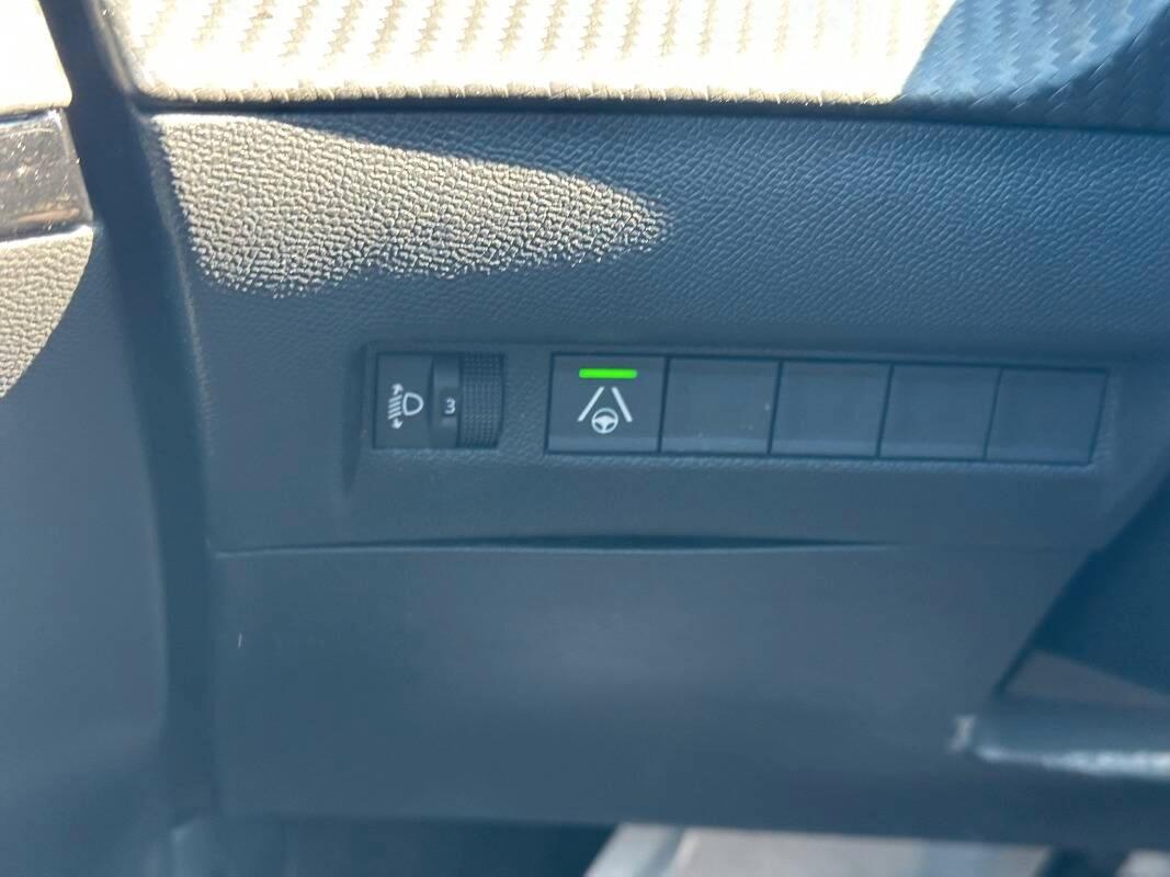 Peugeot 2008 1.2 hybrid Allure 136cv AUTOMATICA E TELECAM 360