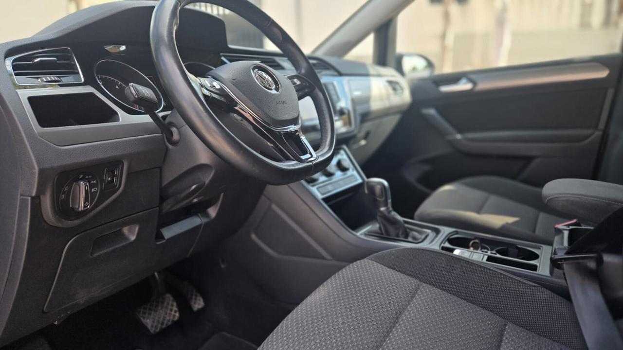 Volkswagen Touran 1.6 tdi Highline 115CV dsg 7p Uff Italy Navi Clima