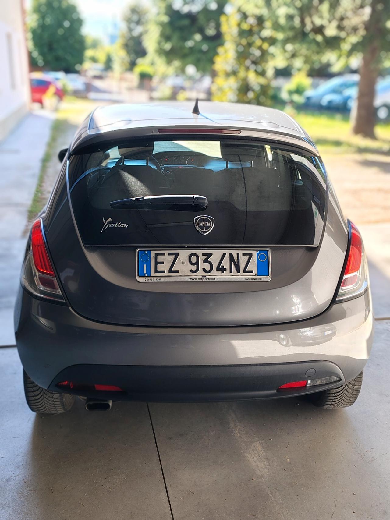 Lancia Ypsilon PLATINUM – Condizioni Eccellenti