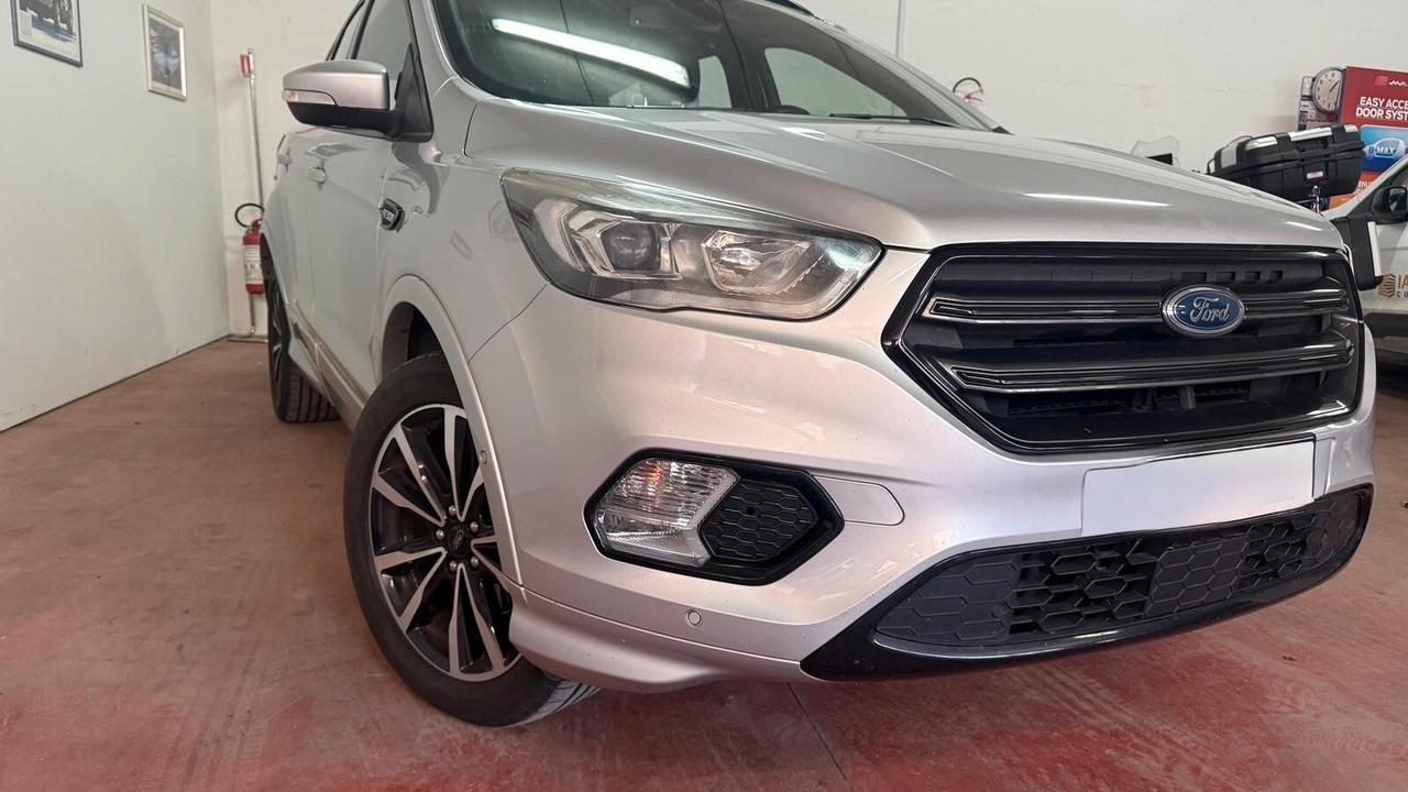 Ford Kuga 1.5 TDCI 120 CV S&S 2WD ST-Line