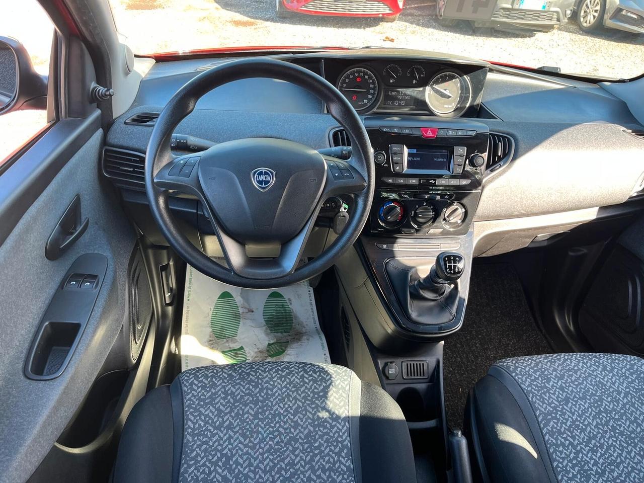 Lancia Ypsilon 1.0 FireFly 5 porte S&S Hybrid Ecochic Silver