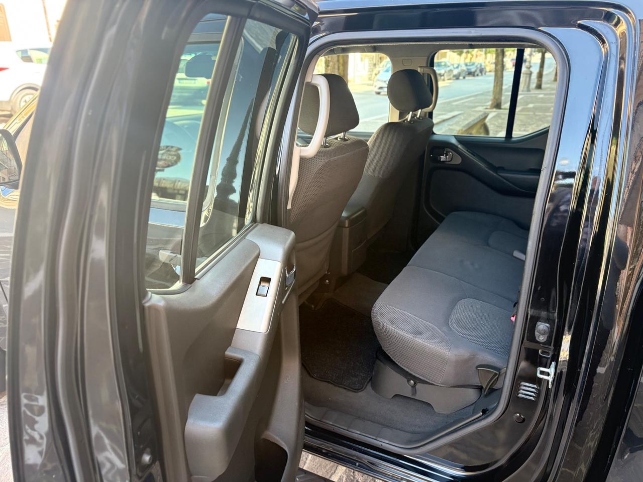 Nissan Navara 2.5 dCi Double Cab PICK UP HARD TOP