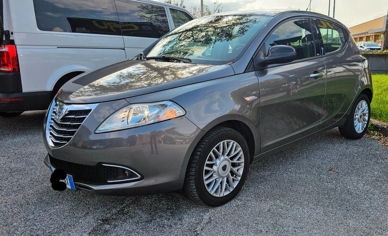 Lancia Ypsilon 1.2 69 CV 5 porte Gold