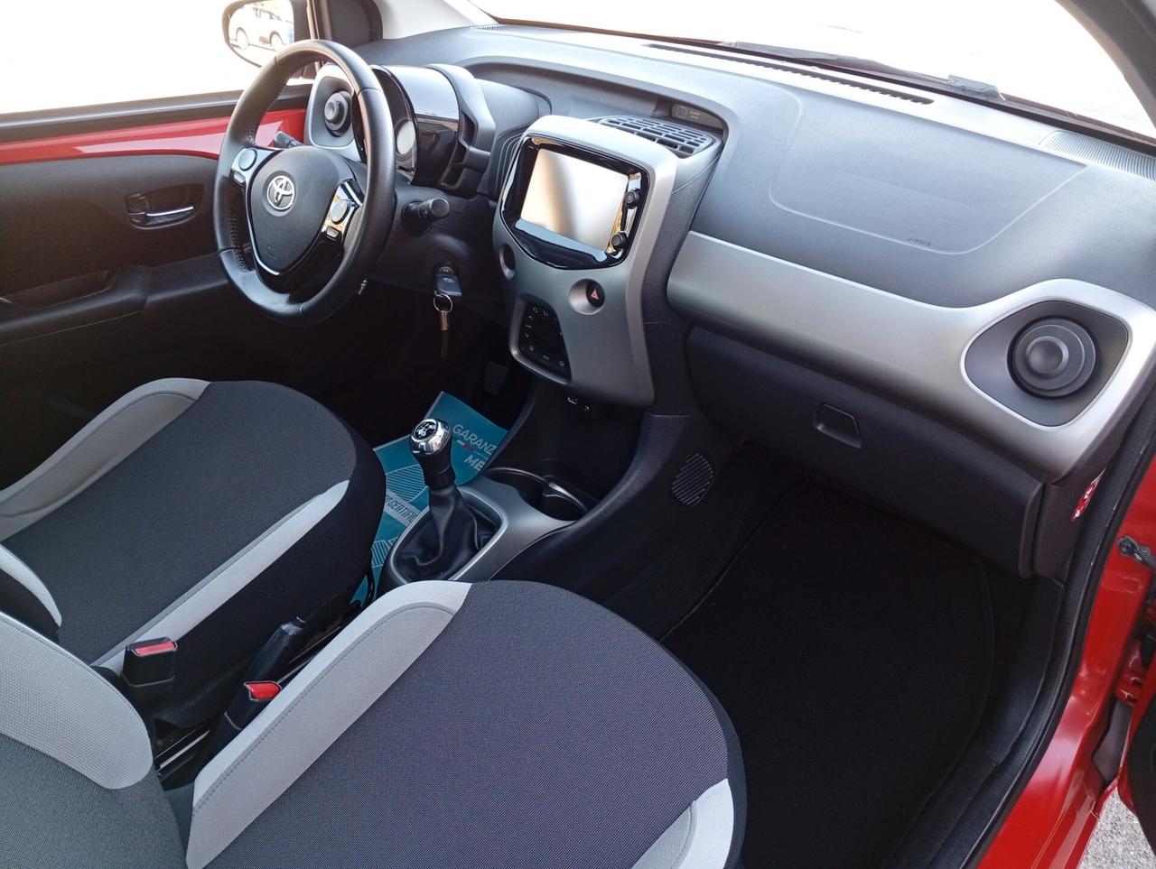 Toyota Aygo 1.0 VVT-i 69 CV 5 porte x-black TSS