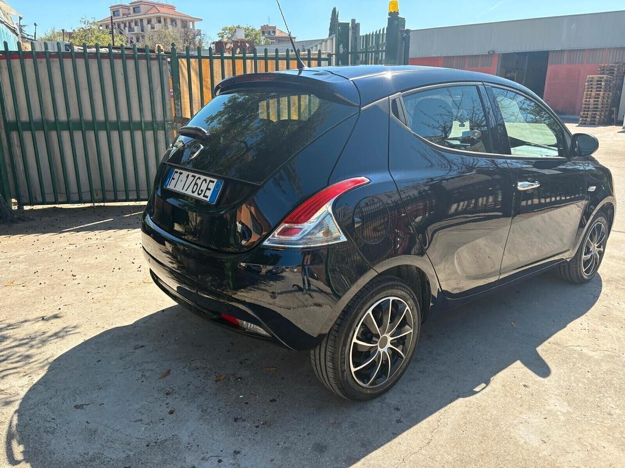 Lancia Ypsilon 1.2 69 CV neopatentati
