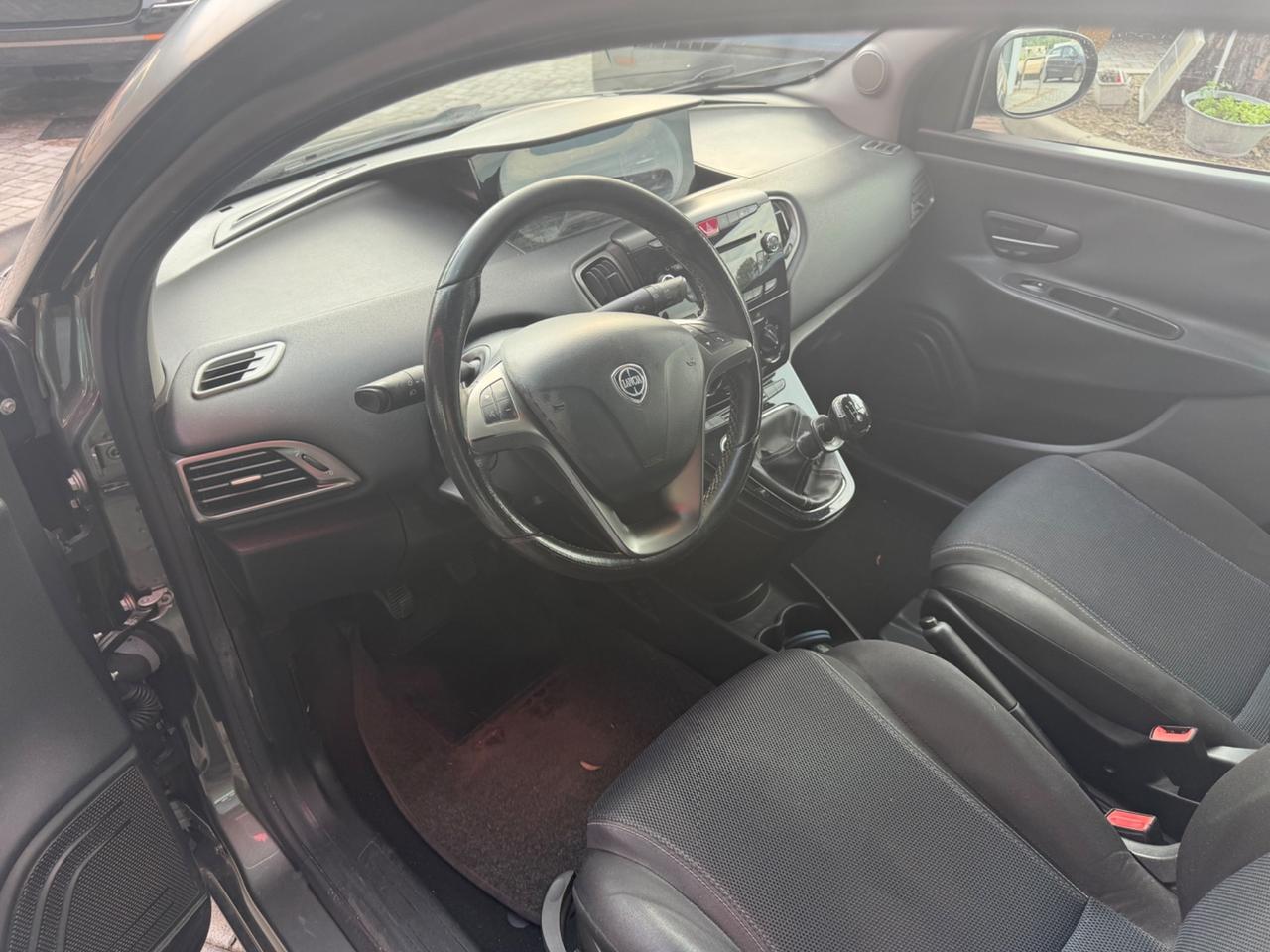 Lancia Ypsilon 1.2 S Momodesig E6 - PERFETTA