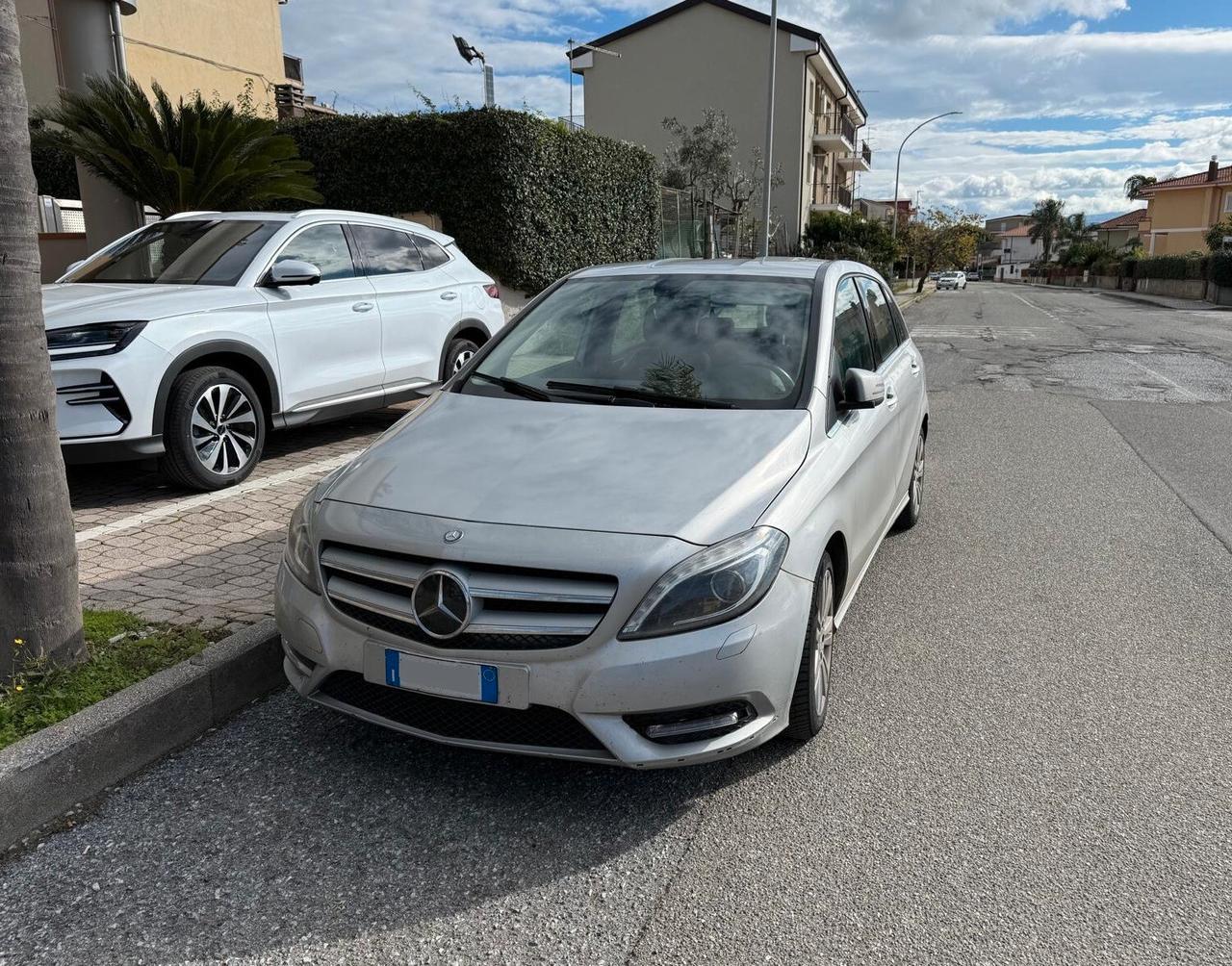 Mercedes-benz B 200 Premium
