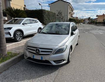 Mercedes-benz B 200 Premium