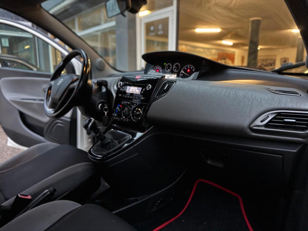 Lancia Ypsilon 0.9 TwinAir 85 CV 5 porte Metano Ecochic Gold