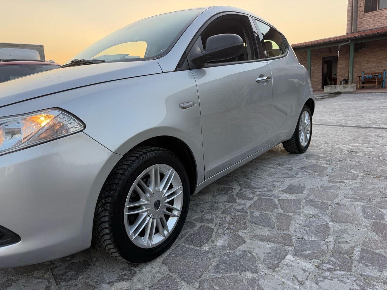 Lancia Ypsilon 1.2 69 CV 5 porte GPL Ecochic Gold neopatentati