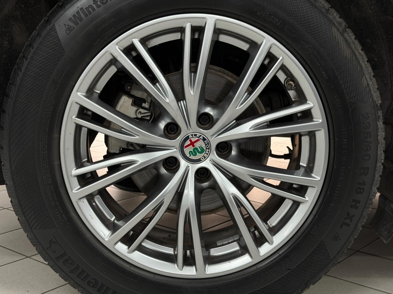 Alfa Romeo Stelvio 2.2 TD 160 CV BUSINESS AT8 DISTRIBUZIONE ESEGUITA NAVI 18" SENSORI VETRI SCURI UNICO PROPRIETARIO