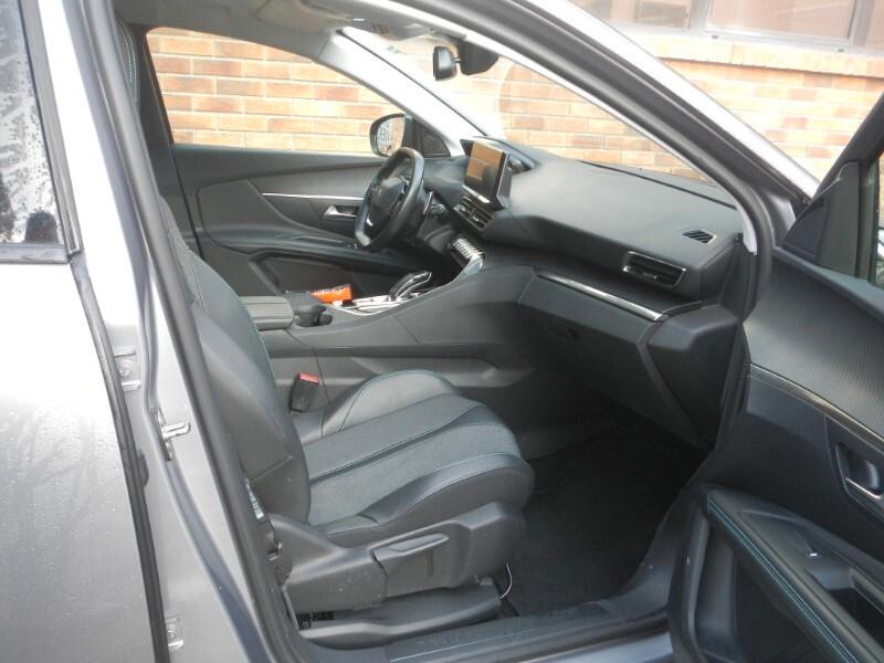 Peugeot 3008 BlueHDi 130 EAT8 ALLURE 2021