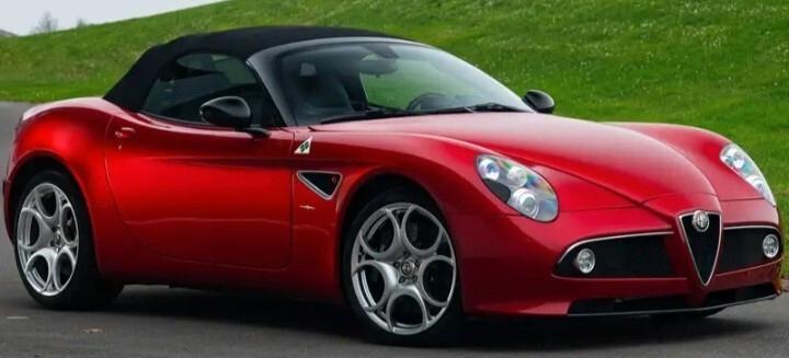 Alfa Romeo 8C Spider numerata solo 500 esemplari