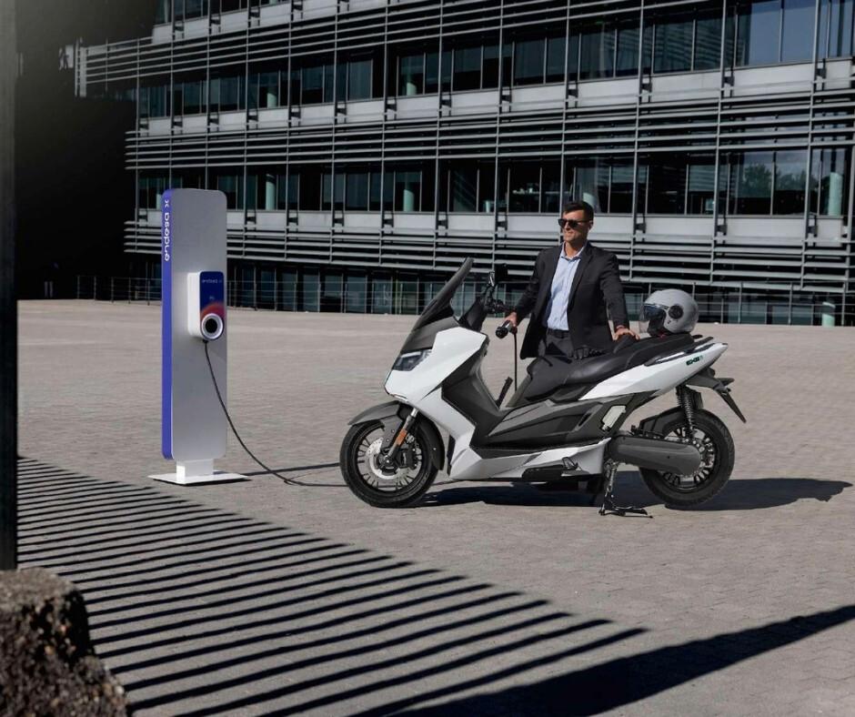 Nerva EXE II Scooter Elettrico 125CC