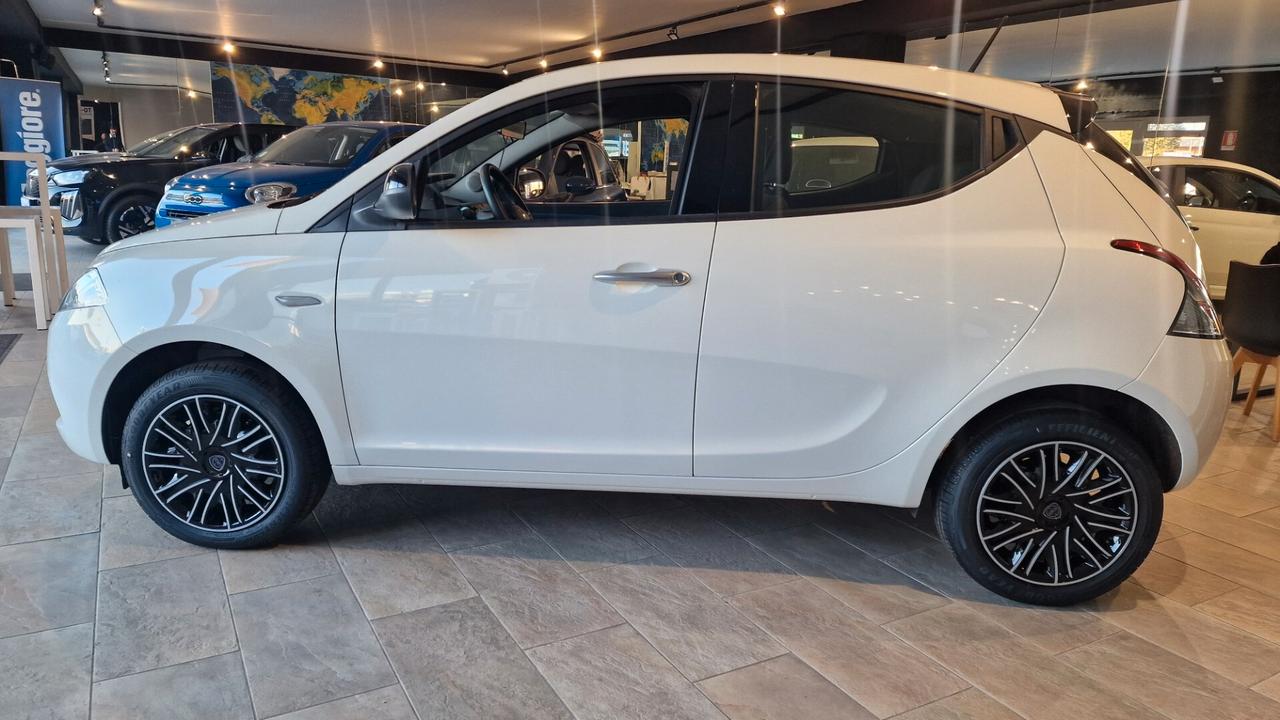 Lancia Ypsilon 1.0 FireFly 5 porte S&S Hybrid Oro