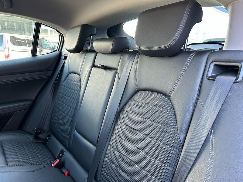 Alfa Romeo Stelvio 2.2 t Business Q4 210cv auto my19