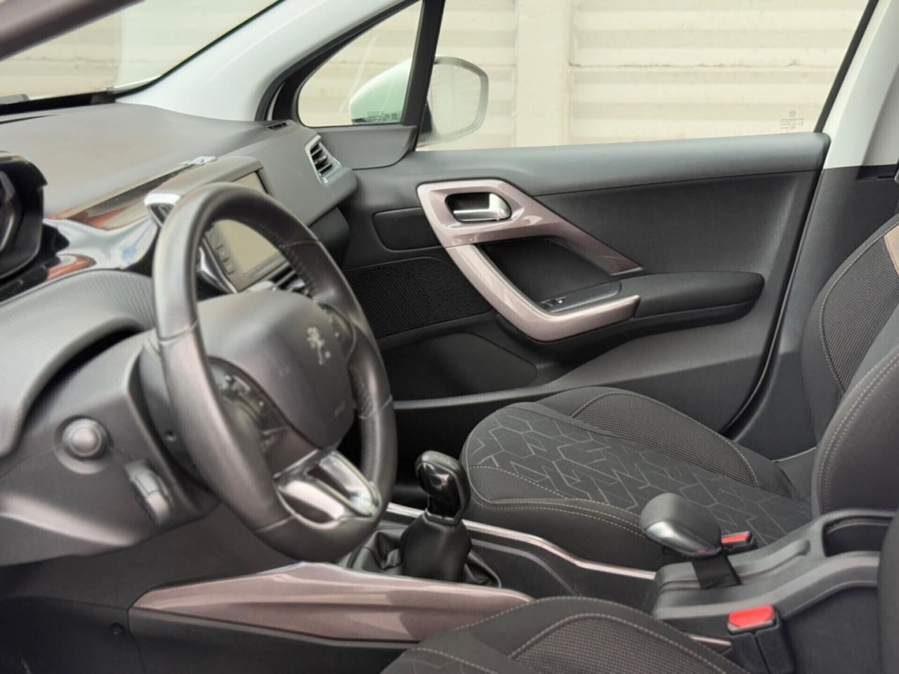 Peugeot 2008 PureTech 82cv GT LINE