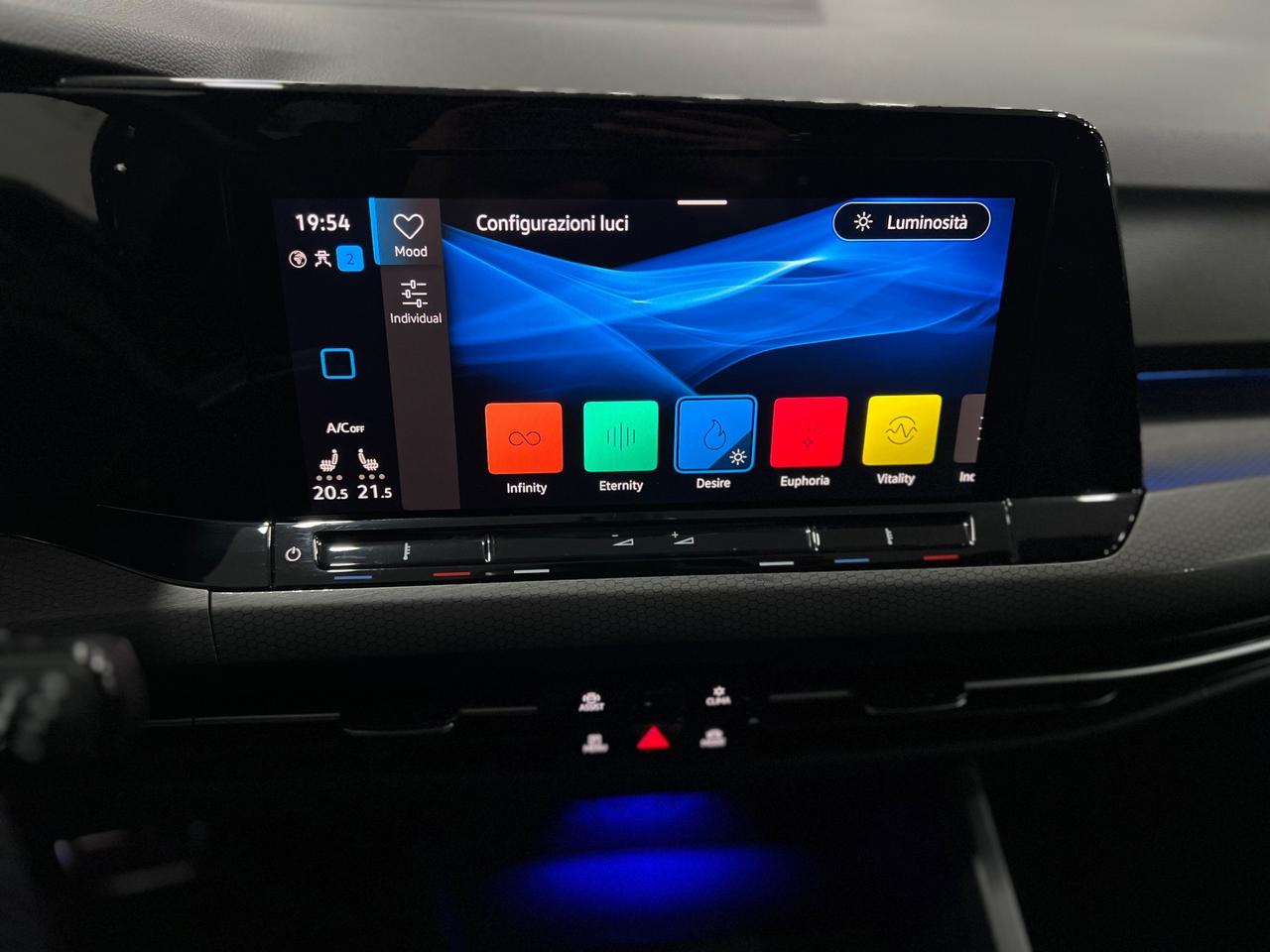 VOLKSWAGEN GOLF 8 2.0 TDI DSG GTD 200 cv