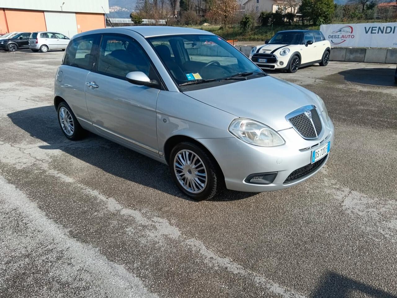 Lancia Ypsilon 1.3 MJT 75 CV Argento