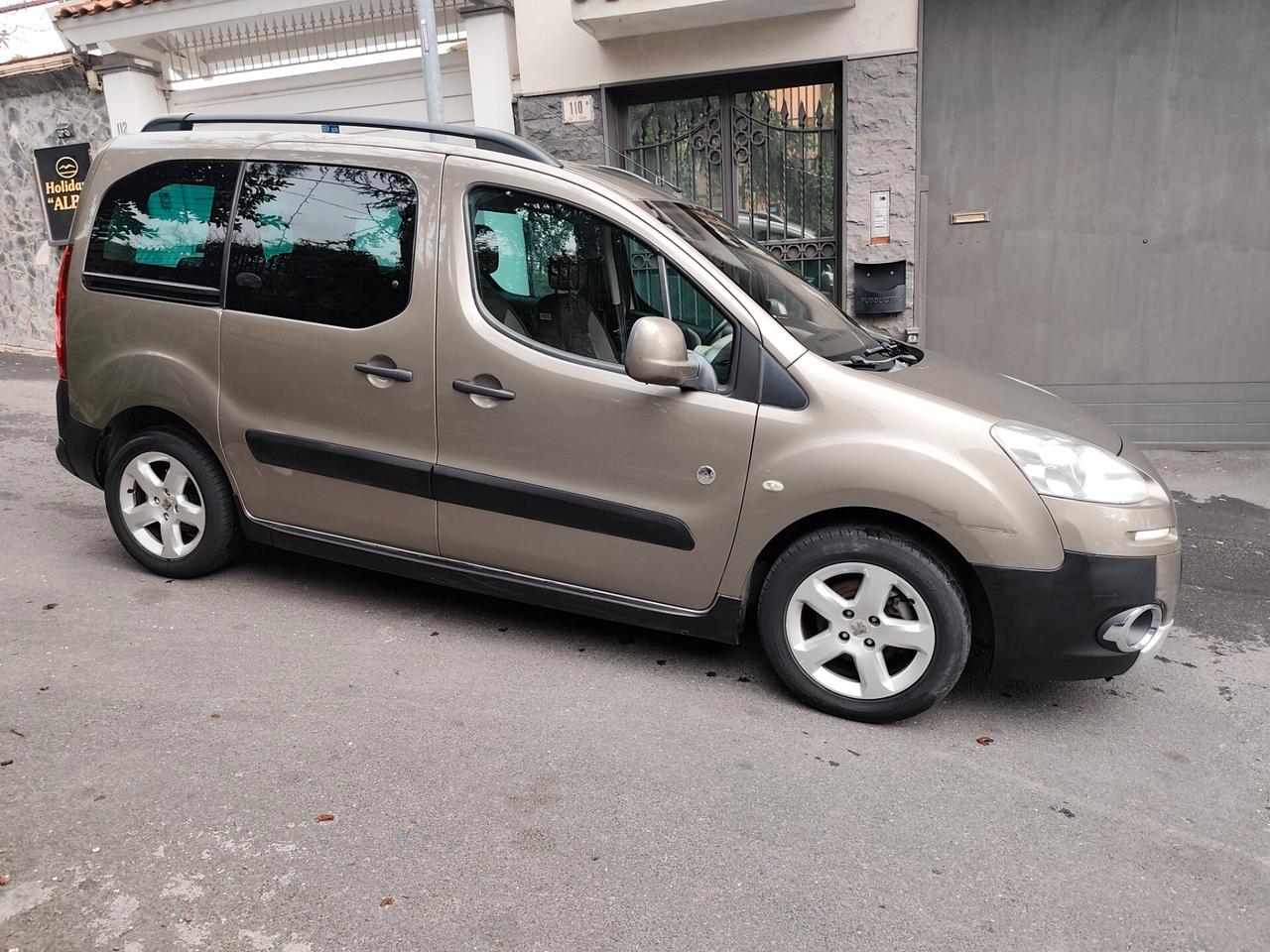 Peugeot Partner Tepee 1.6 HDi 92CV Outdoor 2013